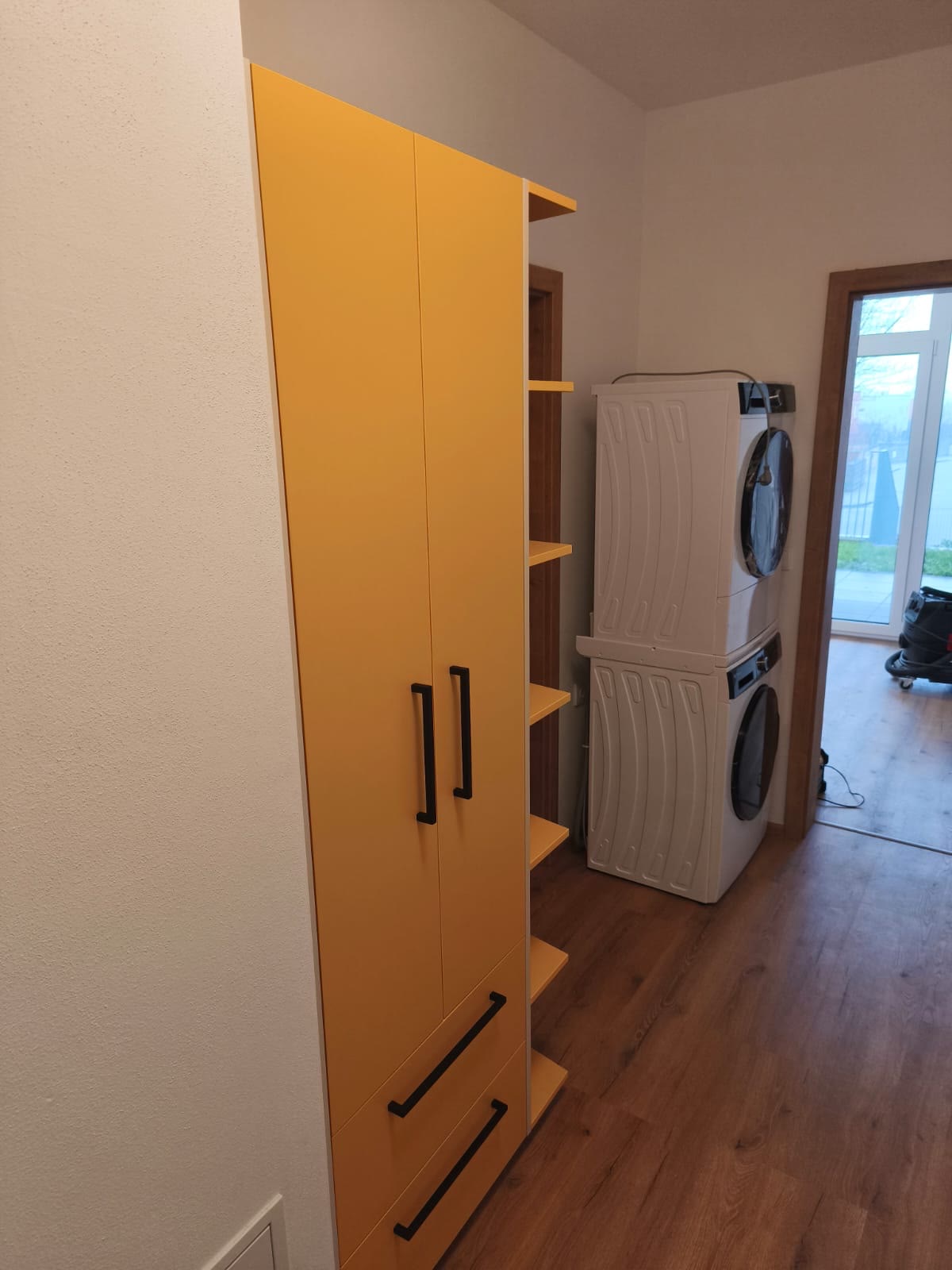 Zakázkový nábytek